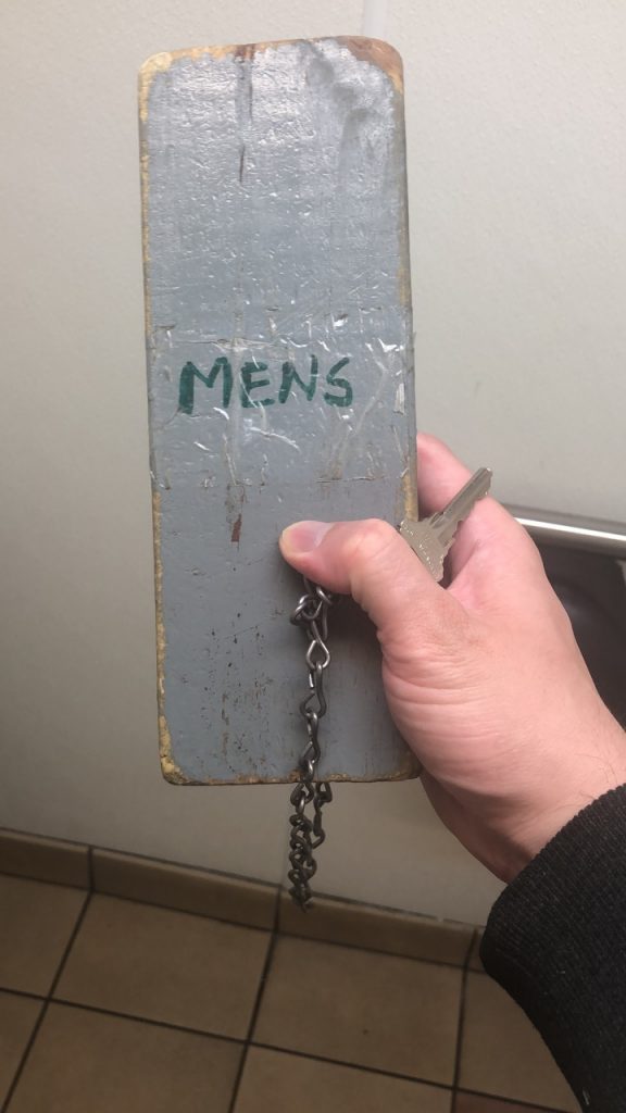 Ключ от туалета